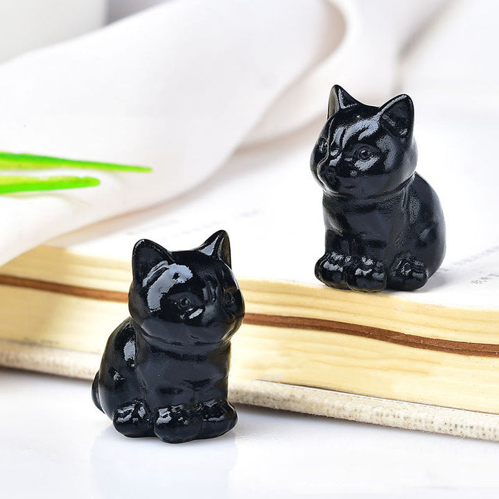 Artesanías con talladas de piedras preciosas y gatitos de cristal de Olivenorma.