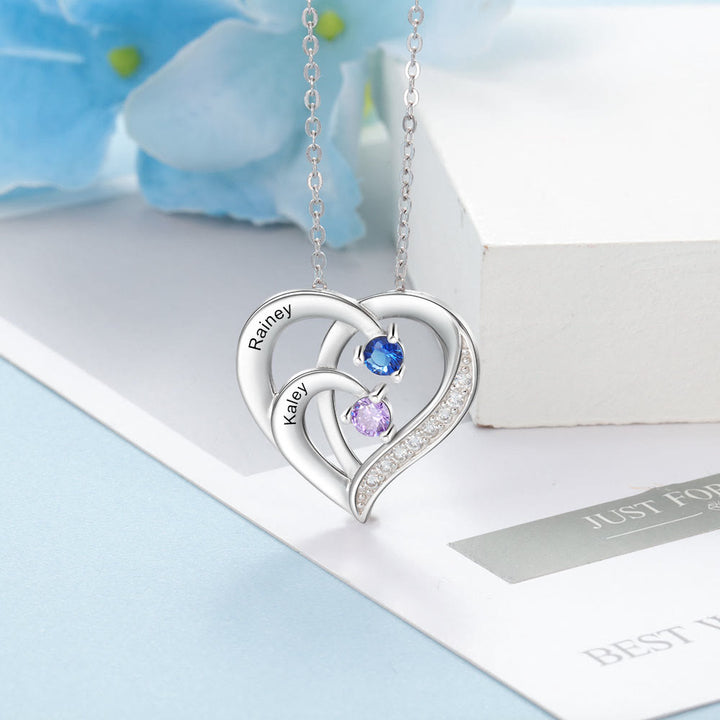 Collar con corazón grabado y piedras de nacimiento personalizadas de Olivenorma