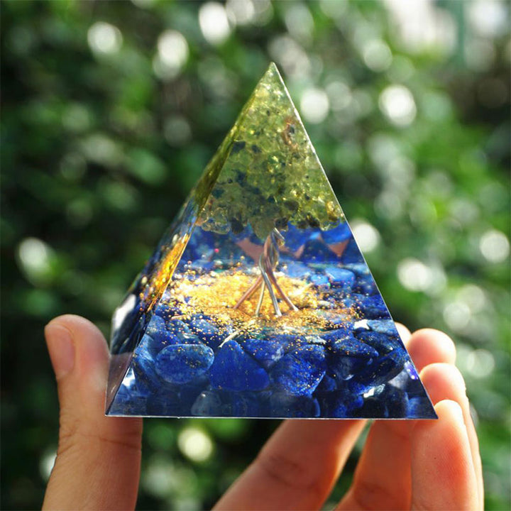 Pirámide de orgón con peridoto y lapislázuli del árbol de la vida de Olivenorma