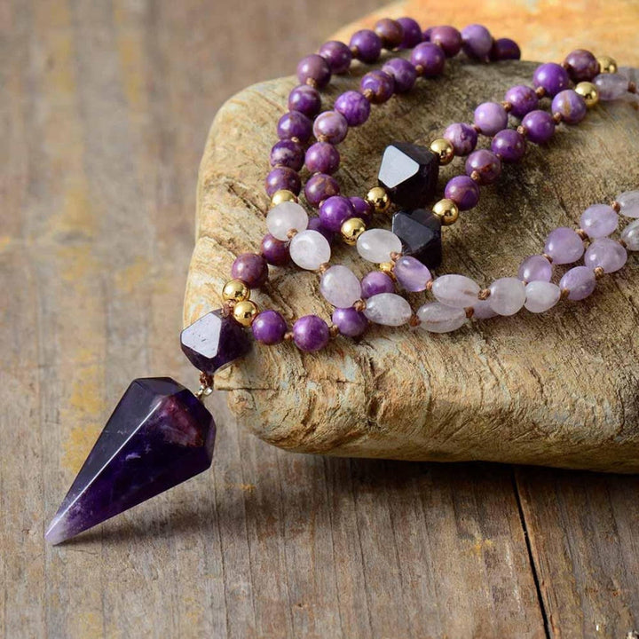 Collar de mala con cuentas de jade morado y amatista natural de Olivenorma