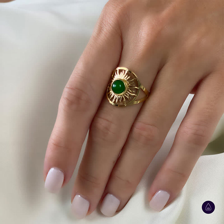 Anillo de jade verde celestial “Sun Arise” de Olivenorma