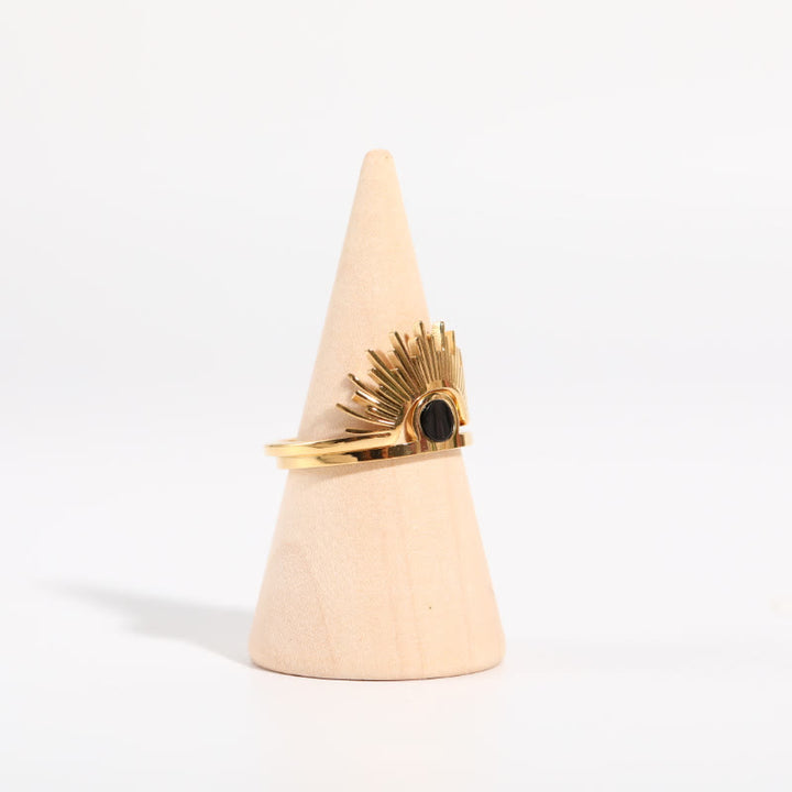 Anillo de acero inoxidable bañado en oro de 18 k con girasol y ónix negro de Olivenorma 