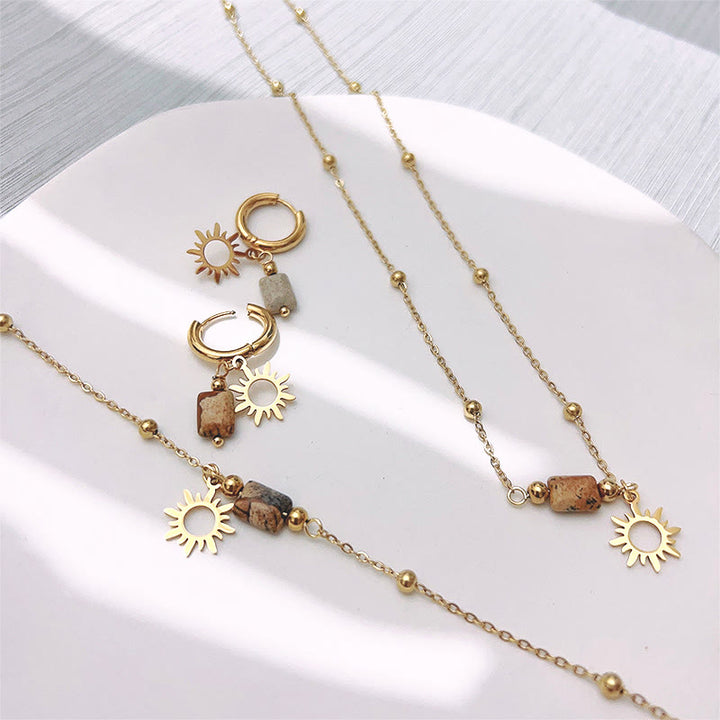 Pendientes, collar y pulsera con colgante de sol y jaspe natural de Olivenorma
