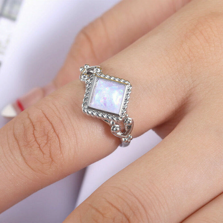 Anillo de ópalo de fuego de talla ovalada de Olivenorma