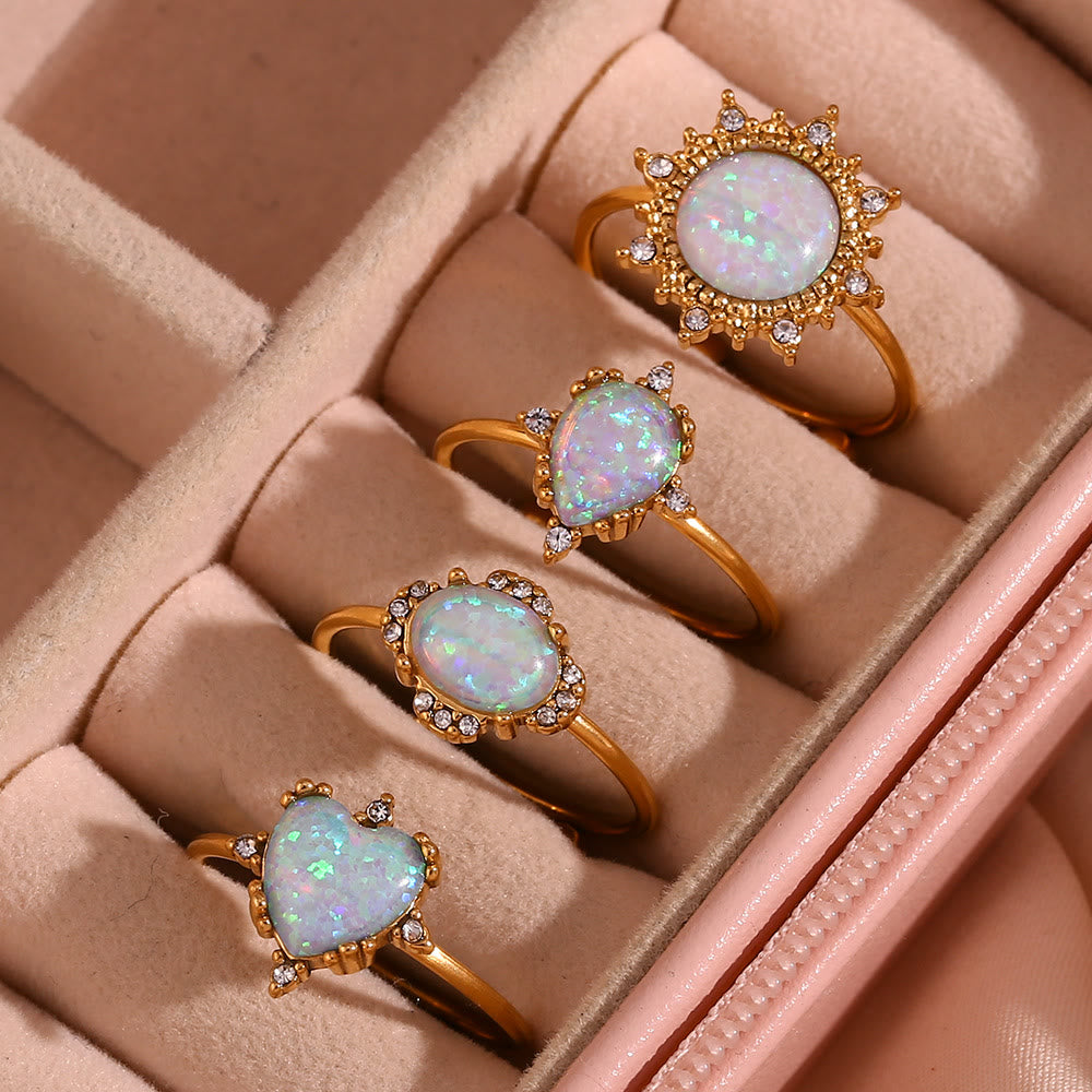 Anillo ajustable con corazón de sol y ópalo natural de Olivenorma