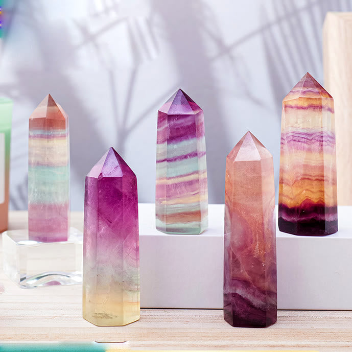 Varitas de cristal con forma de columna hexagonal de fluorita arcoíris natural de Olivenorma 