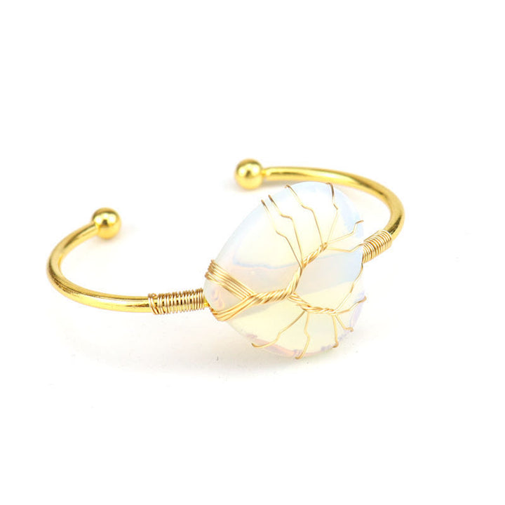 Pulsera de cristal natural en forma de corazón envuelta en alambre de cobre y oro de Olivenorma.