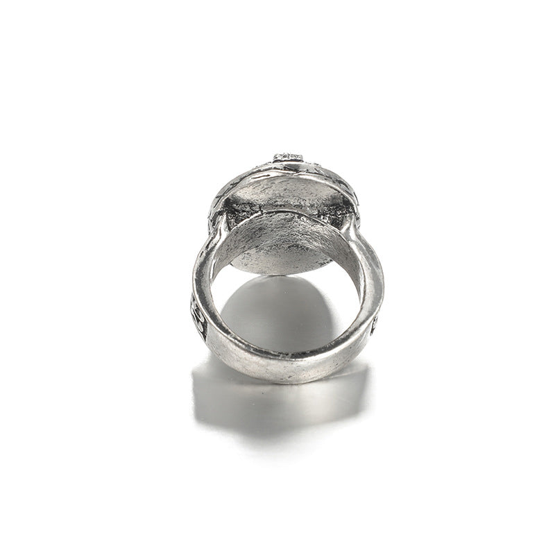 Anillo de lapislázuli tallado con estilo punk