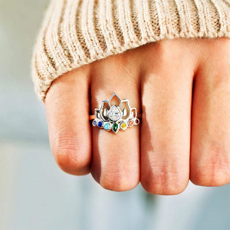 Anillo de yoga arcoíris con loto de Olivenorma y 7 chakras