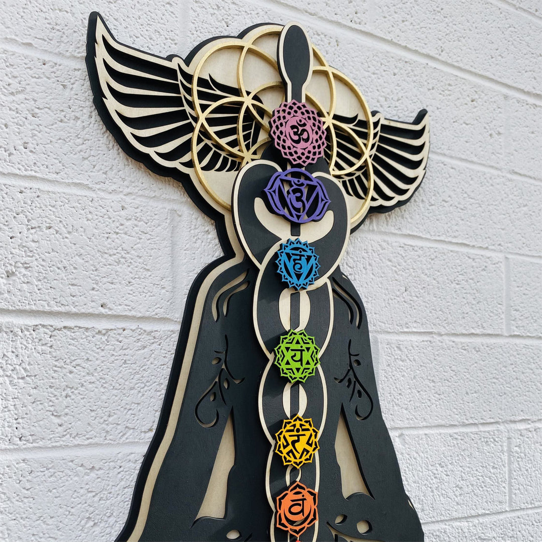 Decoración de pared de madera teñida pintada a mano con el chakra Kundalini de Olivenorma