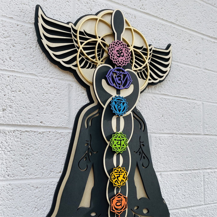 Decoración de pared de madera teñida pintada a mano con el chakra Kundalini de Olivenorma
