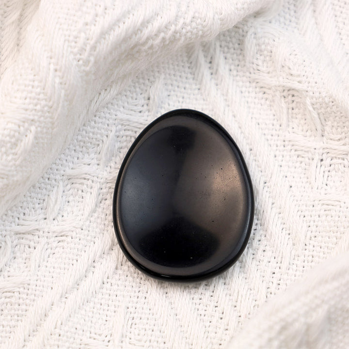 Piedra para la preocupación del pulgar con forma de huevo de ónix negro de Olivenorma