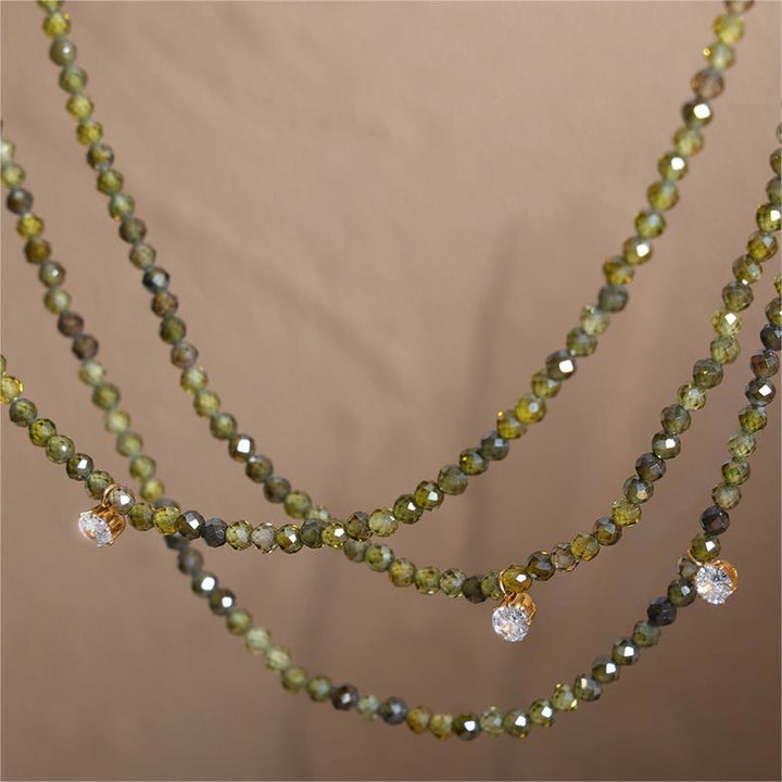 Collar con colgante de peridoto y aventurina verde esmeralda de Olivenorma 