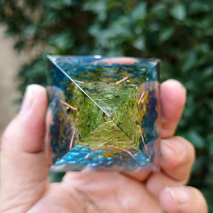 Pirámide orgónica del árbol de la vida de peridoto y aguamarina de Olivenorma