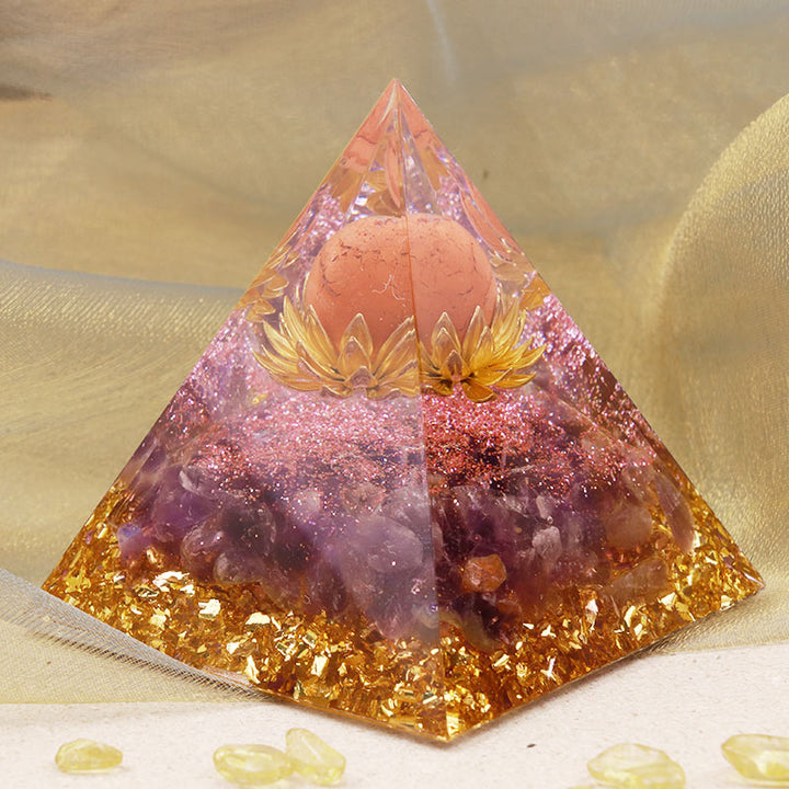 Esfera de piedra solar de Olivenorma con pirámide de orgón de amatista