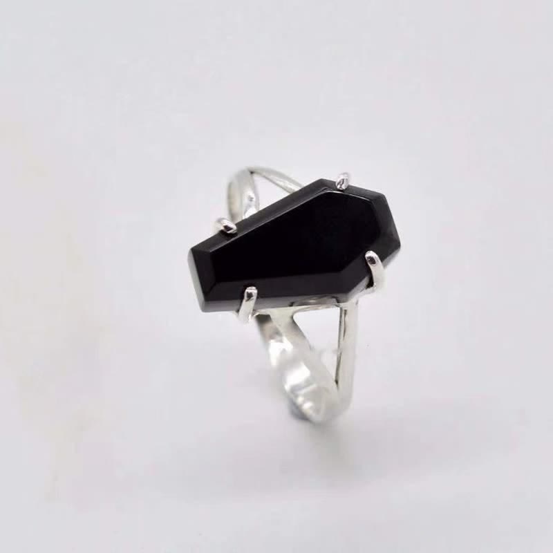 Anillo de ataúd de ónix negro de Olivenorma