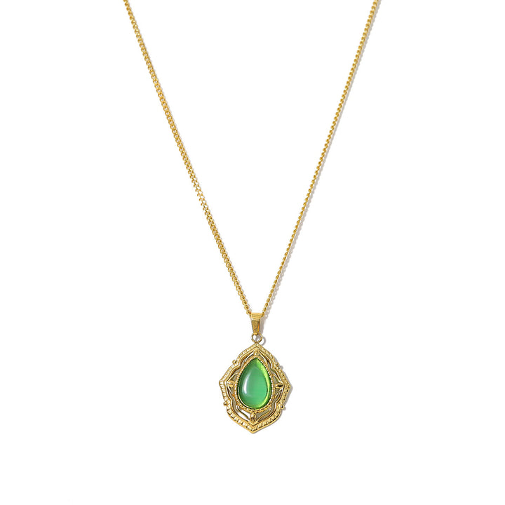 Collar con colgante ovalado de turquesa africana verde de Olivenorma 