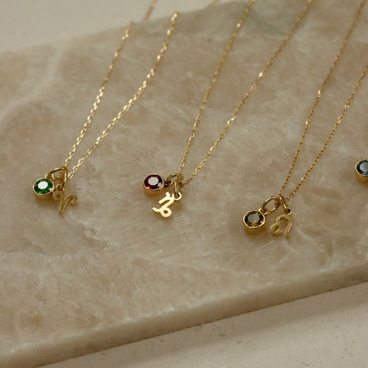 Collar de acero inoxidable con piedra natal y runa del zodíaco de Olivenorma