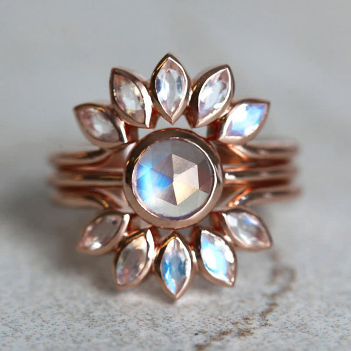 Anillo de 3 piezas con piedra lunar y flor de sol de Olivenorma “Diosa de las mareas”