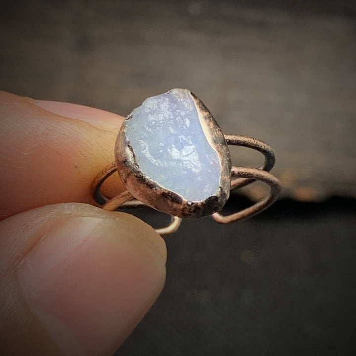 Anillo ajustable con doce piedras de nacimiento de piedra irregular natural en bruto de Olivenorma 