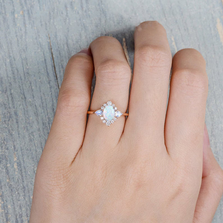 Anillo de mujer con ópalo, piedra lunar y circonita blanca de Olivenorma