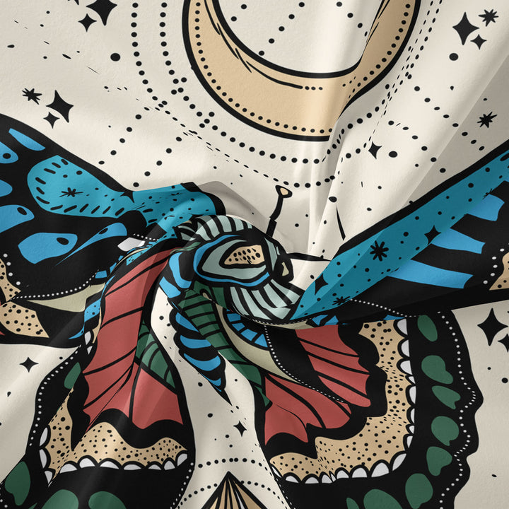 Tapiz blanco y negro con mariposas y polillas de Olivenorma