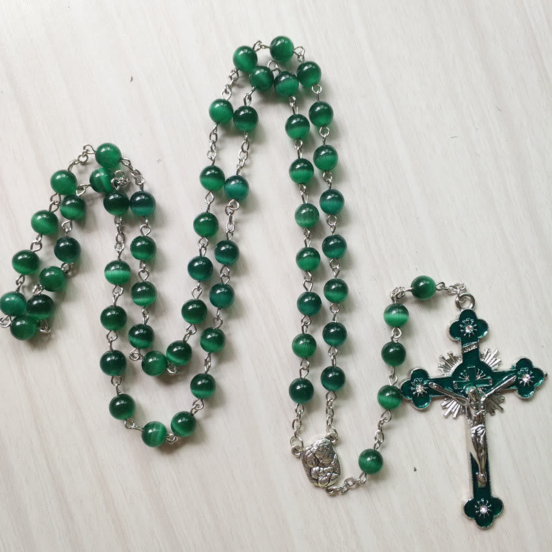 Collar rosario con cruz de piedra de ojo de gato verde de Olivenorma 