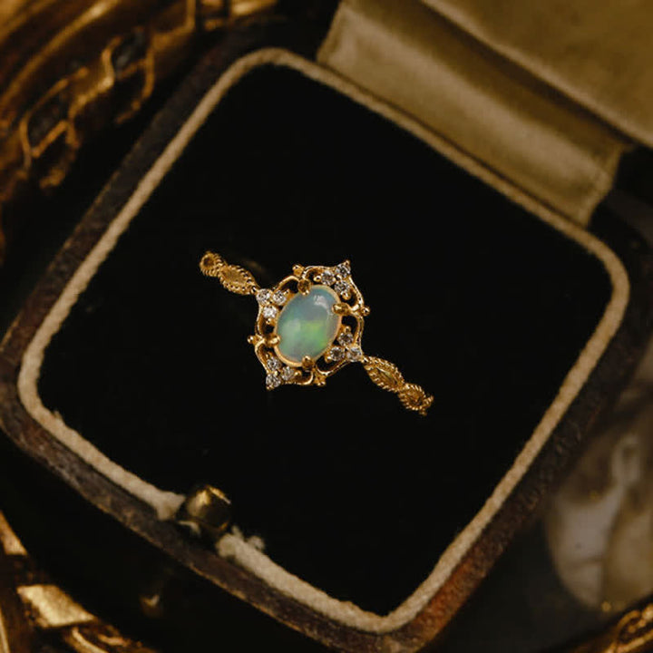 Anillo ajustable de lujo con ópalo ligero de Olivenorma