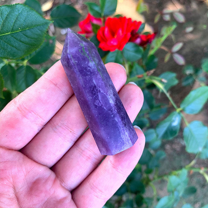 Juego de torres de cristal con varitas de cristal para chakras.