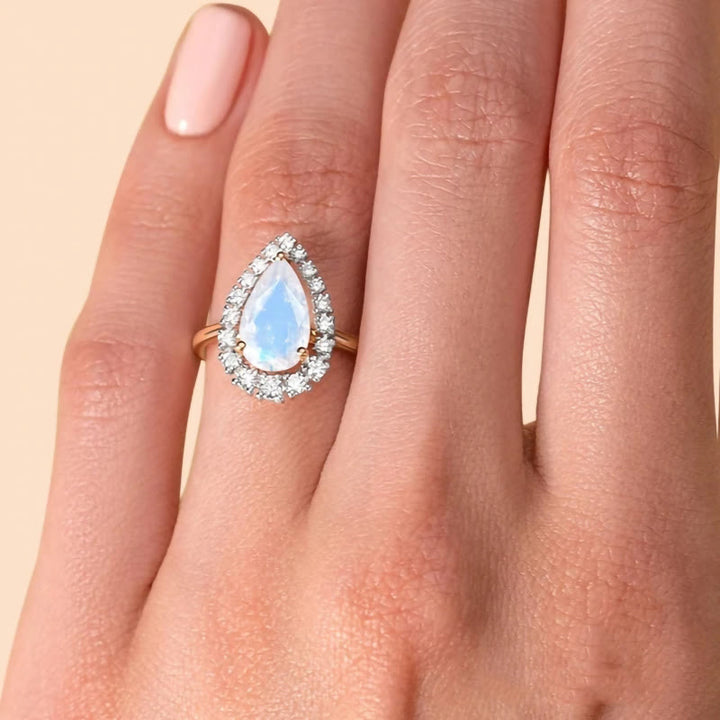 Anillo de oro rosa S925 con circonita blanca y piedra lunar en forma de gota de agua de Olivenorma