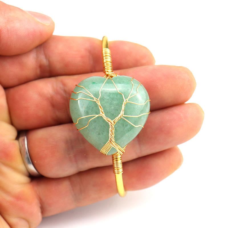 Pulsera de cristal natural en forma de corazón envuelta en alambre de cobre y oro de Olivenorma.