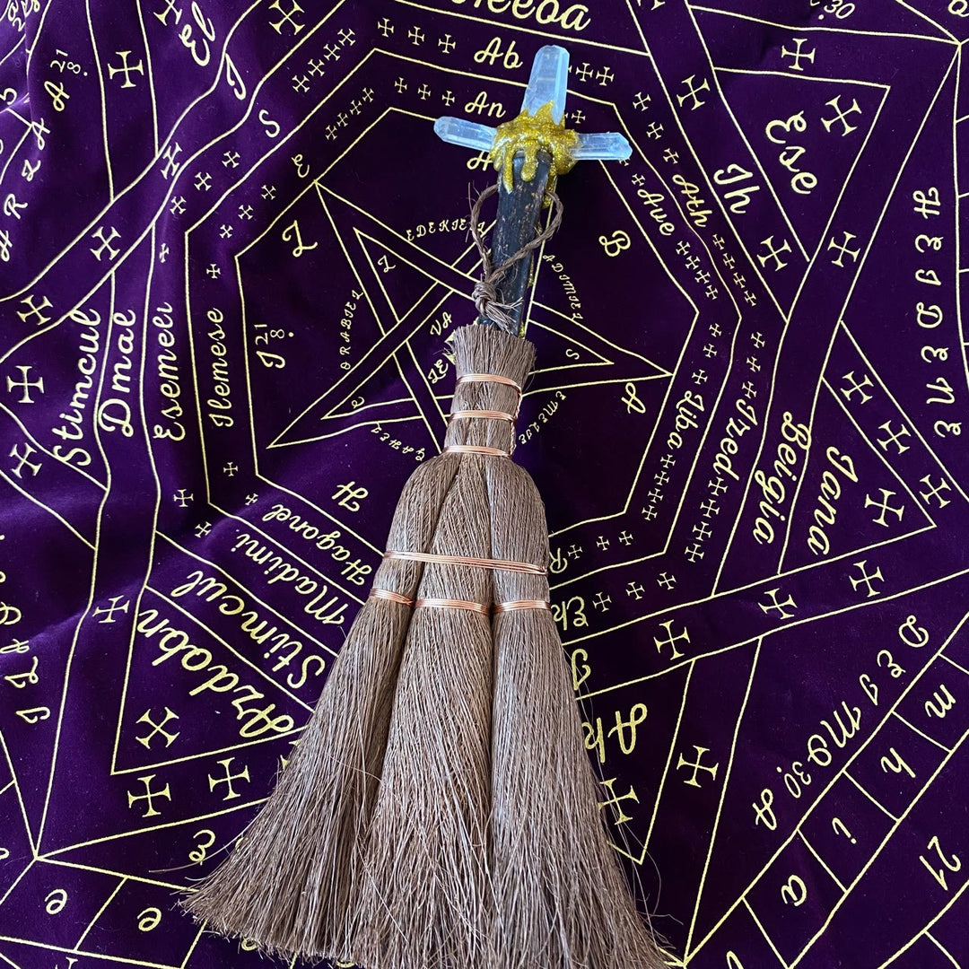 Adorno de escoba de Wicca con accesorios de expulsión de magia de cristal natural de Olivenorma
