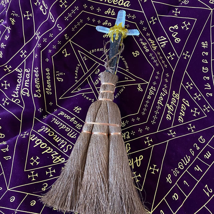 Adorno de escoba de Wicca con accesorios de expulsión de magia de cristal natural de Olivenorma