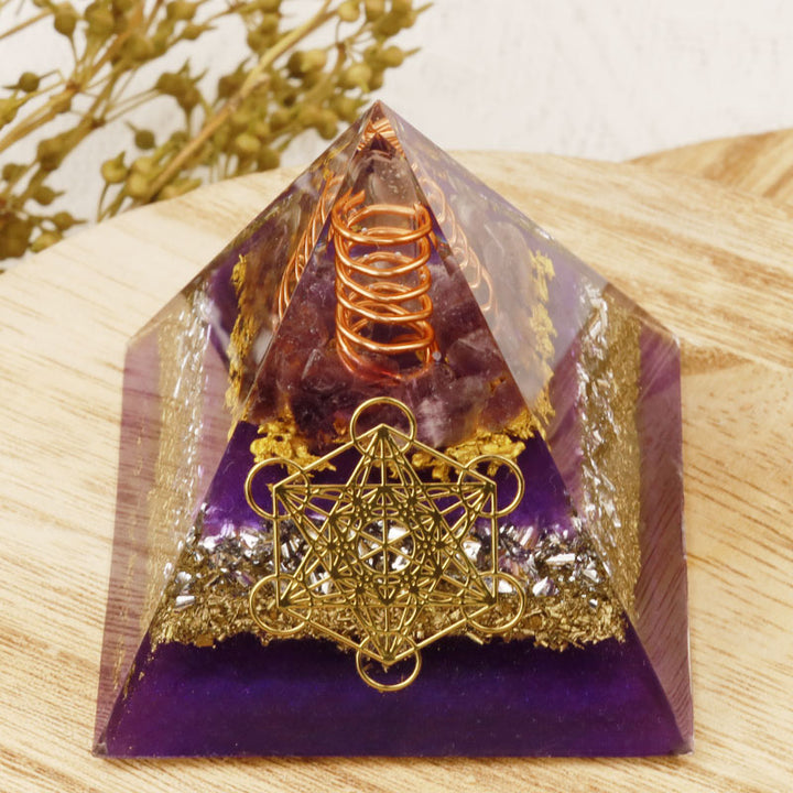 Pirámide de orgón de amatista y cubo de Metatrón de Olivenorma