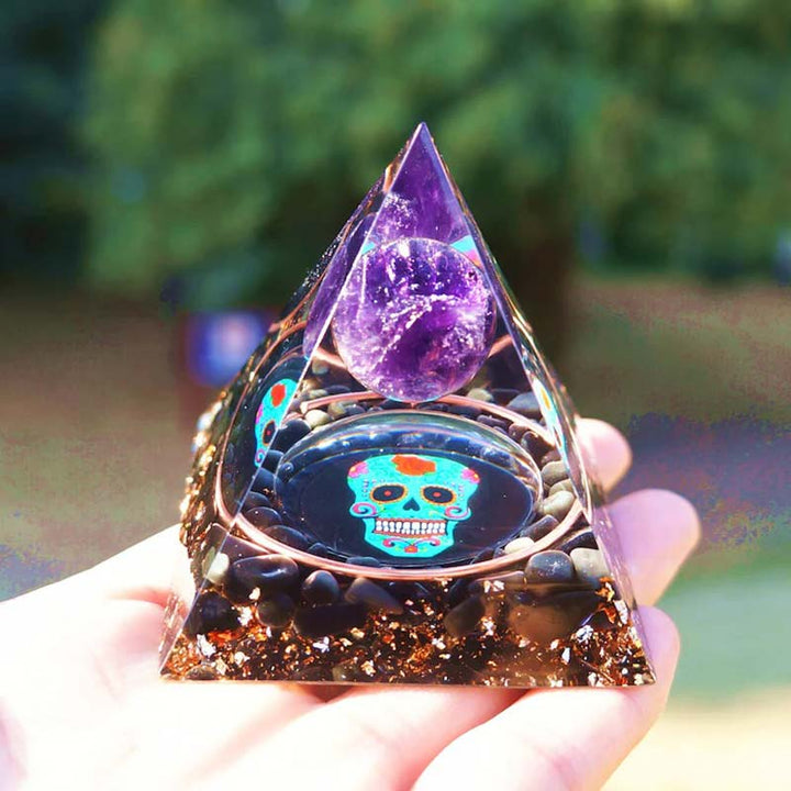 Pirámide de orgón con símbolo de calavera de amatista y obsidiana de Olivenorma 