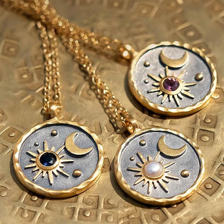 Collar con piedra natal de sol y luna "Día y noche" de Olivenorma
