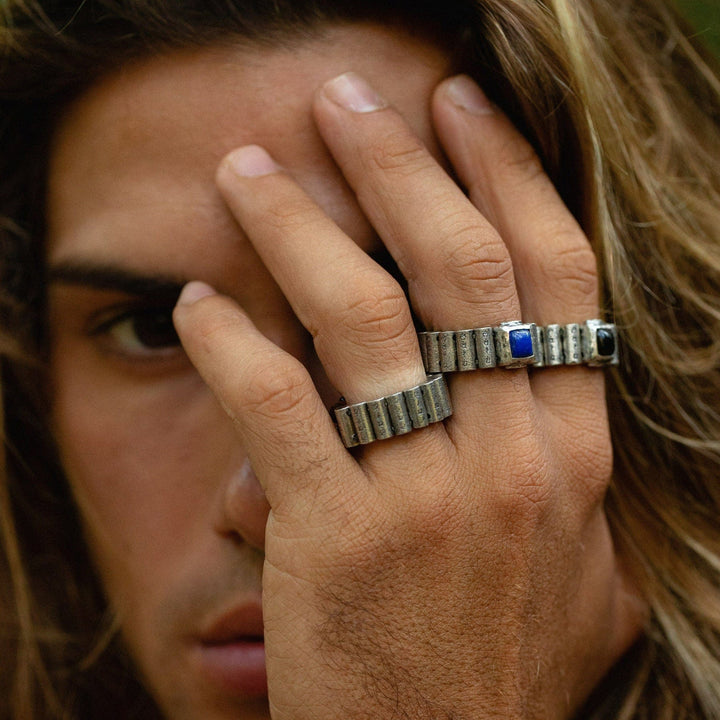Anillo con mantra de ojo de tigre de Olivenorma