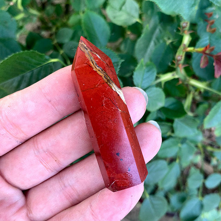 Juego de torres de cristal con varitas de cristal para chakras.