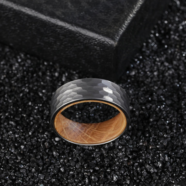 Anillo de madera de barril de whisky de carburo de tungsteno de 8 mm de Olivenorma para hombre