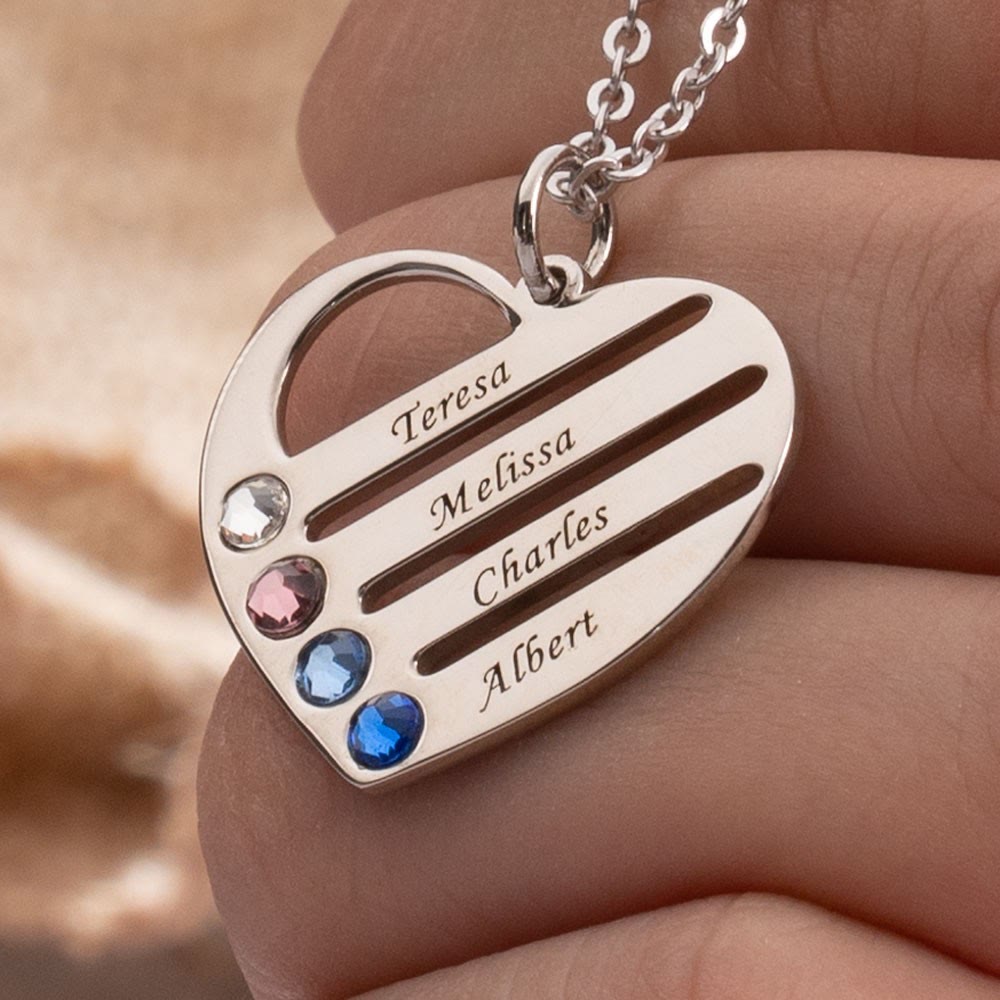 Collar con colgante con nombre y piedra natal de diamante recortado en forma de corazón de Olivenorma 