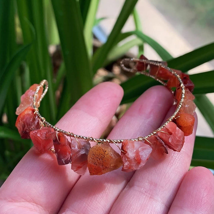 Pulsera de alambre enrollado con cuentas de grava de cristal natural de Olivenorma