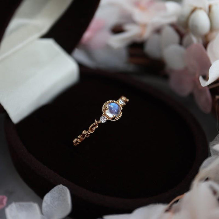 Anillo delicado de circonita y piedra lunar natural de Olivenorma