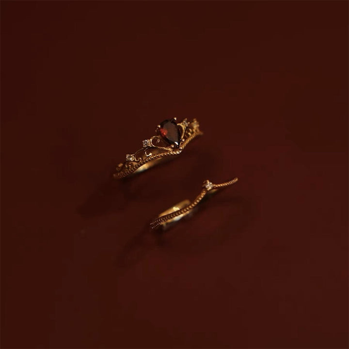 Juego de anillos ajustables apilables con corona de granate rojo de Olivenorma