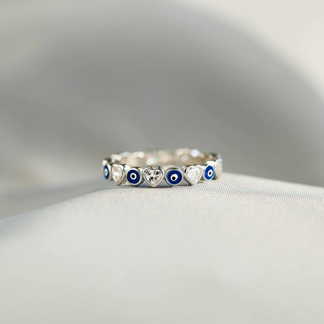 Anillo de plata de ley S925 con forma de corazón y circonita blanca de Olivenorma