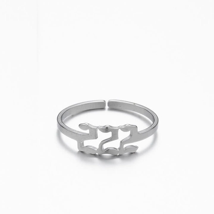 Anillo de la suerte minimalista con número angelical