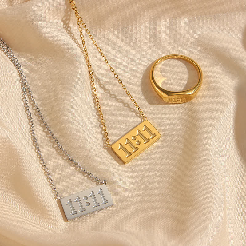 Delicado collar y anillo con el número angelical 11:11 de Olivenorma