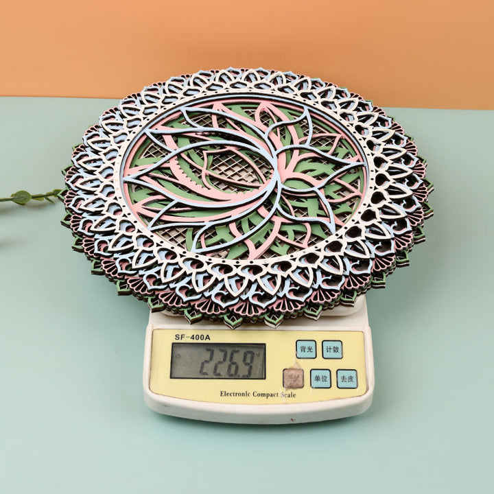 Decoración de pared con grabado 3D de madera con mandala de loto de Olivenorma