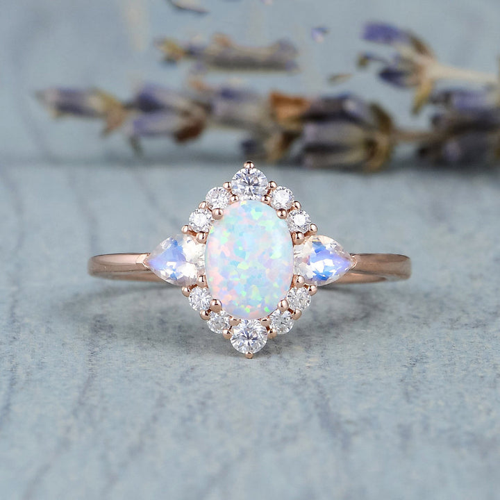 Anillo de mujer con ópalo, piedra lunar y circonita blanca de Olivenorma