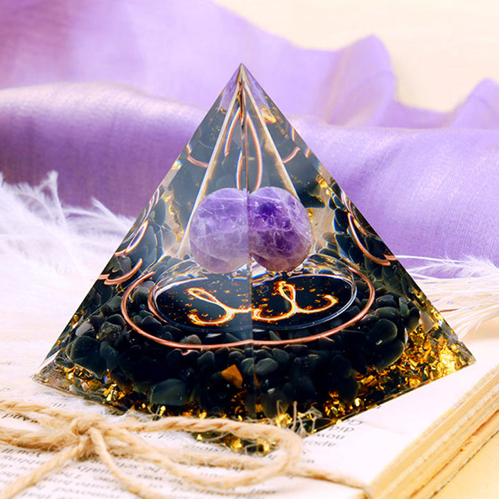 Pirámide de orgón del zodiaco Aries con esfera de amatista y obsidiana de Olivenorma