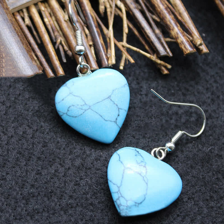 Pendientes curativos con forma de corazón de cristal natural.
